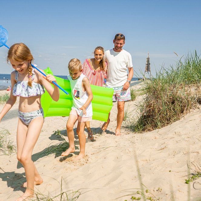 Eine Familie am Strand von Döse