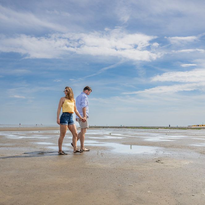 Weite des Wattenmeers: Barfuß-Wanderung bei Ebbe vor Cuxhaven