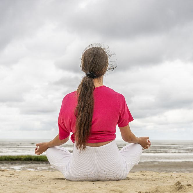 Meditationssitz am Meer – Yoga Strand Duhnen