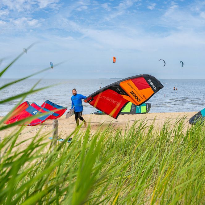 Wassersportler am Strand von Sahlenburg